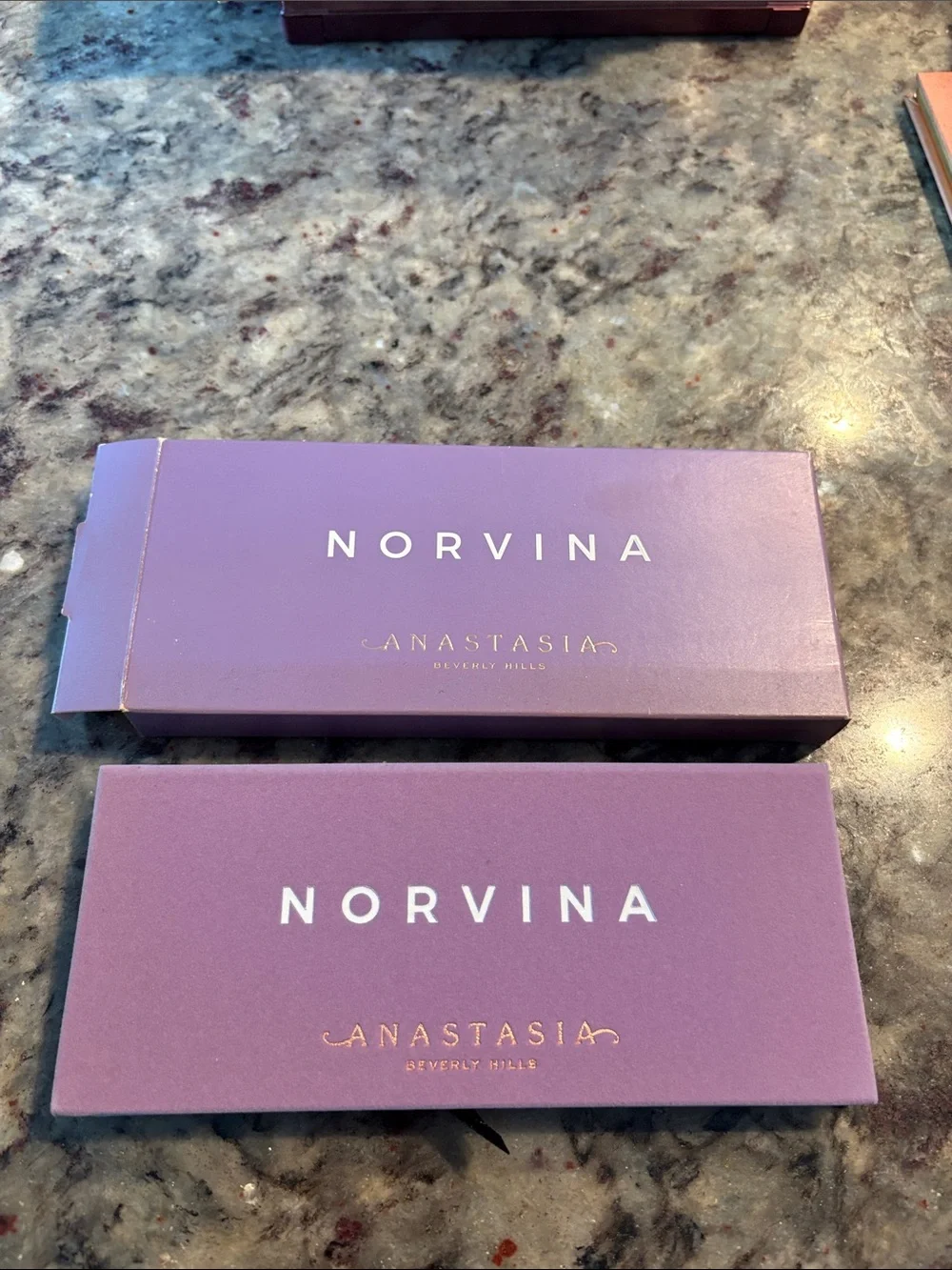 Norvina Anastasia Beverly Hills Norvina Palette - Lavender Purple Packaging